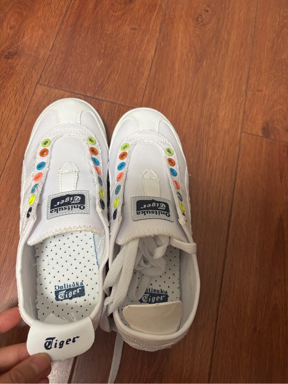 Onitsuka Tiger by Asics White Sneake women 5/5.5 or big kids